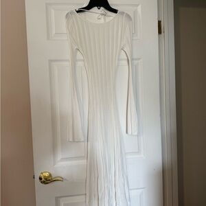 Meshki White Ribbed Backless Long-Sleeve Dress
